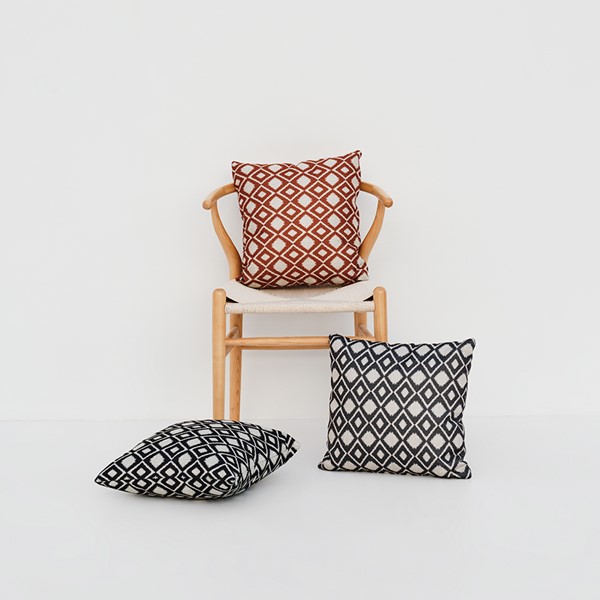 1 | Rhombus Cushion