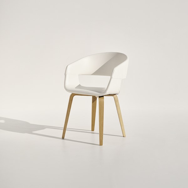 30 | Nova Armchair