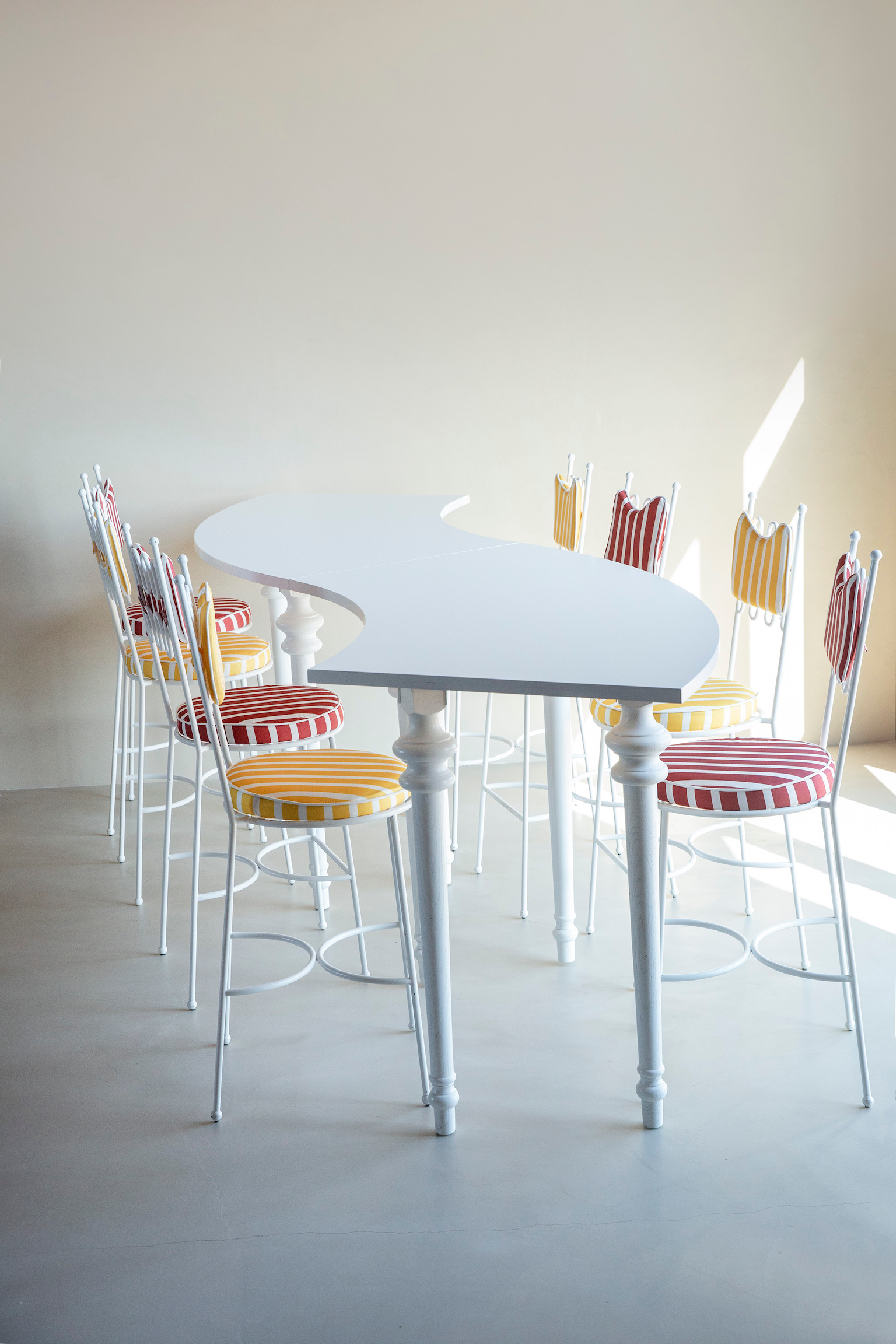 Zeus Serpantine High Table