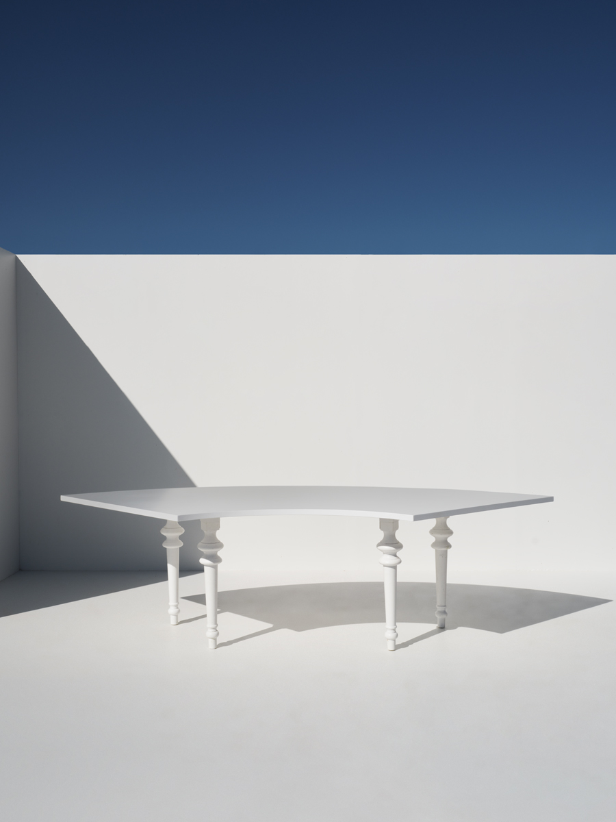 Serpentine Quarter White Dining table