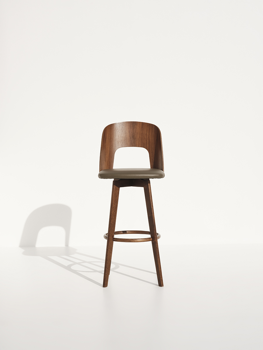 Scarlet brown Barchair